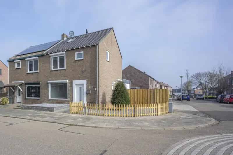 Moderne Halfvrijstaande woning 4 slaapkamers Landgraaf