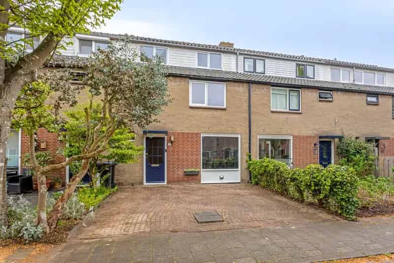 Huis te koop Naarden: Ruime woning met 3 slaapkamers en tuin