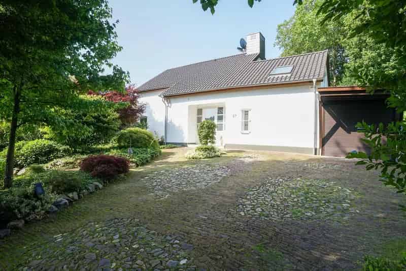 Vrijstaand Landhuis met Bijgebouw Ruime Tuin Vaals