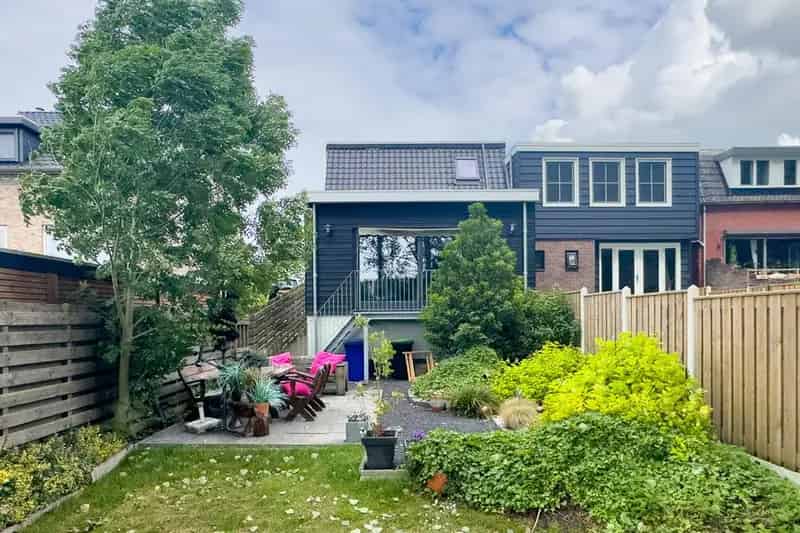 Halfvrijstaande woning met 3 slaapkamers en vrij uitzicht