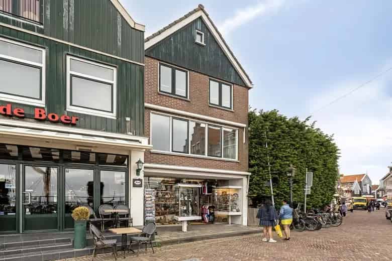 106m2 Winkelruimte Volendam Haven Toplocatie