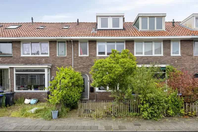 Bomenbuurt woning: 4 slaapkamers, moderne keuken, ruime tuin