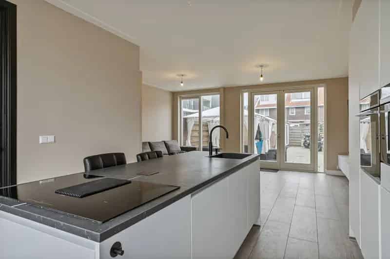 Huis te koop Wilgenstraat Zaandam: Ruime tuin, waterzicht en fijne buurt