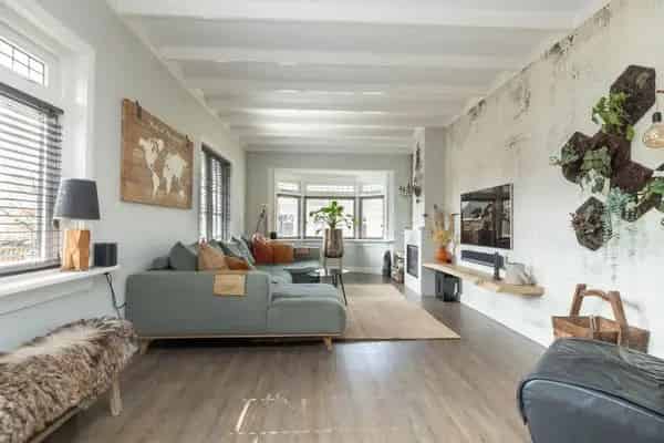 Jaren 30 woning Zuidwolde Ruime woning Zwembad Grote tuin