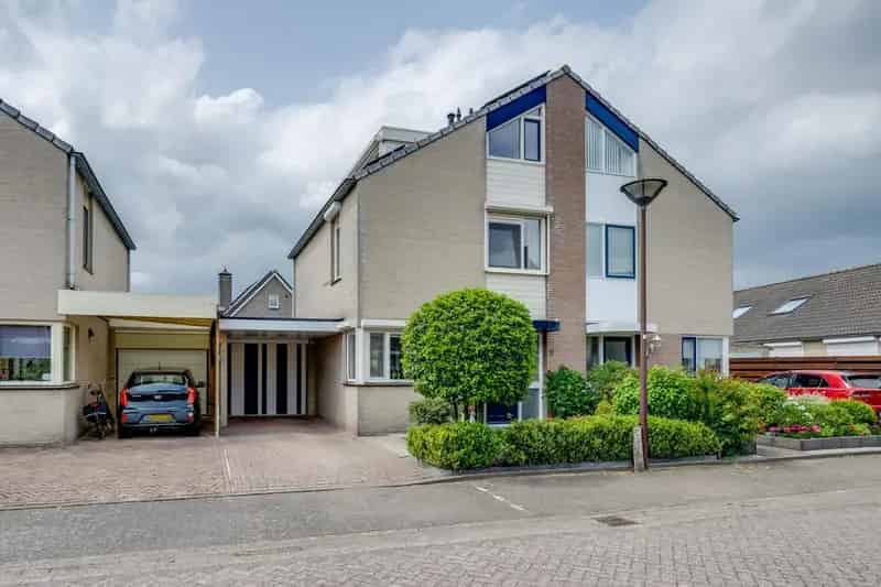 2-onder-1-kapwoning Hoeven 4 slaapkamers zonnige tuin