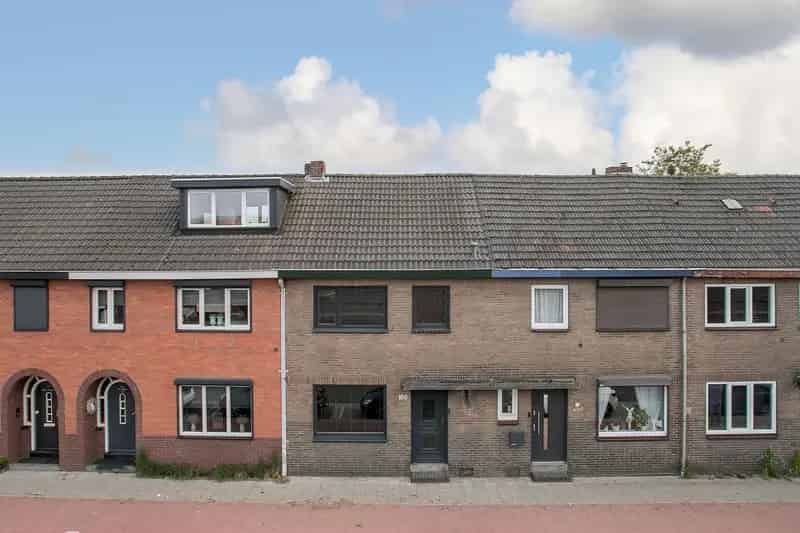 Tegelen Instapklare Tussenwoning 3 slaapkamers 12 Zonnepanelen