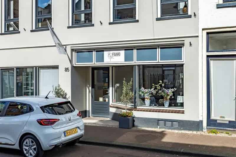 Winkelpand Zutphen: Ruim Woon-Winkelpand met Kapsalon en Bovenwoning