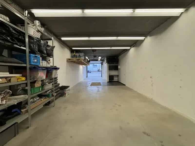 Bedrijfsunit te koop Aalsmeer 180m2  Twee Verdiepingen Kantoor Airco Parkeerplaats