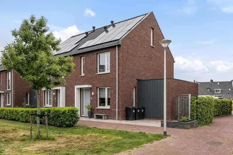 Energiezuinige 2-kapper 4 slaapkamers Garage Zonnepanelen 2020