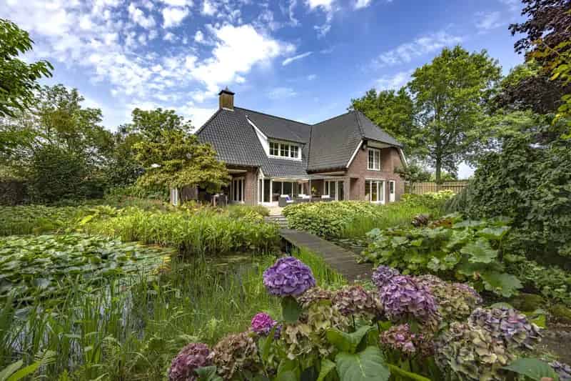 Vrijstaand Landhuis met Paardenfaciliteiten