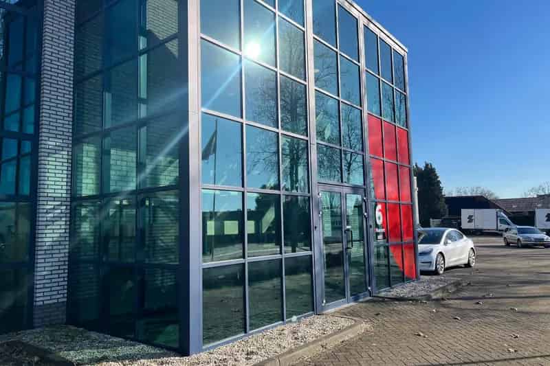 Bedrijfshallen te Huur Uden 718m²