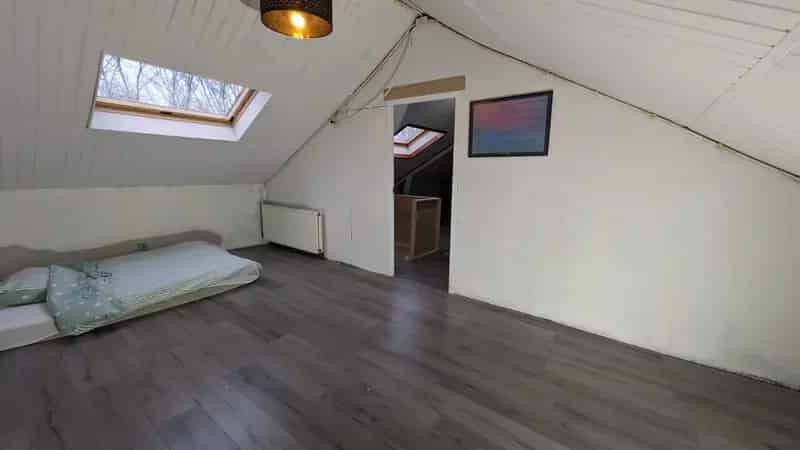 Grote Zolderkamer nabij Zernike Campus