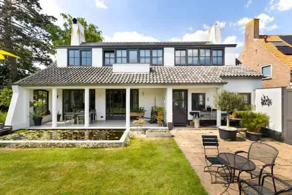 Vrijstaande Villa Middelburg: Stijlvol Wonen met Luxe Gastenverblijf