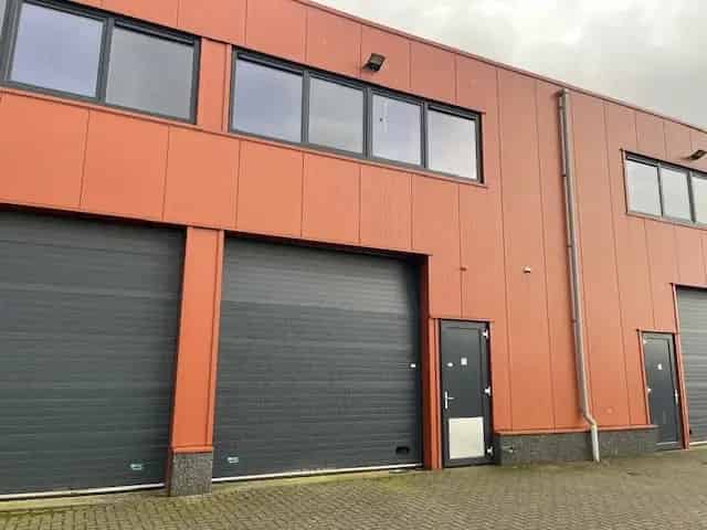 Bedrijfsunits te huur Bergen L 70m2 hal 30m2 kantoor