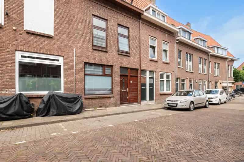 Huis te koop Schiedam: 4 slaapkamers, 3 wooneenheden, tuin & terras