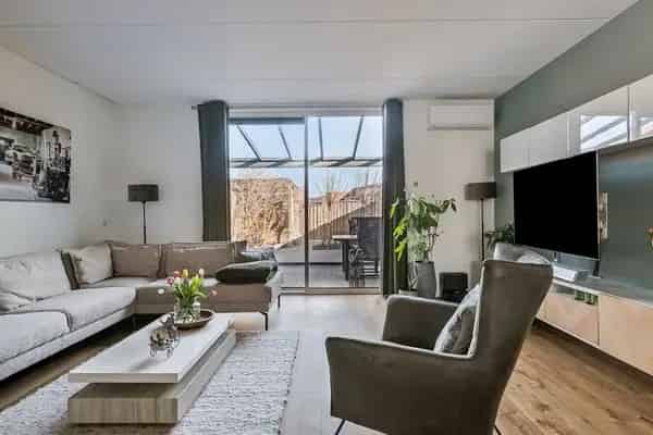 Ruime Tussenwoning Schuytgraaf  Vrij Uitzicht  Serre  Airco  Zonnepanelen
