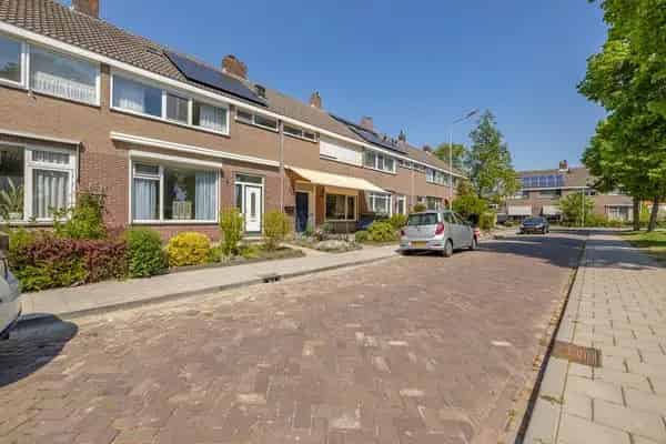 Ruime 5 Slaapkamers Familiewoning Middelburg Zonnepanelen Tuin