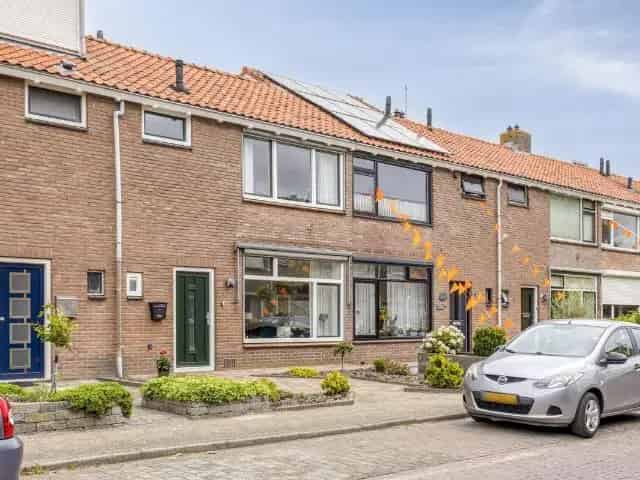 Tussenwoning te koop IJsselmuiden 3 slaapkamers serre tuin