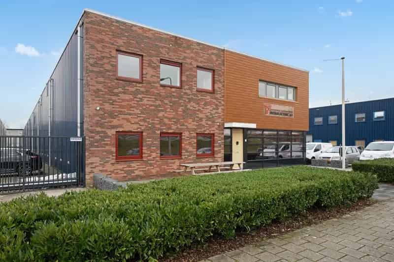 Bedrijfsruimte te huur Wateringen 305m² Kantoor Opslag Zonnepanelen