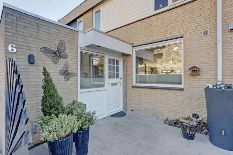 Huis te koop Hoogvliet: Ruime gezinswoning met luxe en comfort