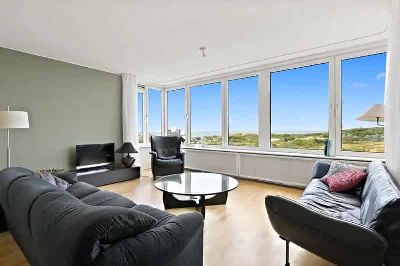 Appartement te koop Den Haag: Zeer ruim appartement met panoramisch uitzicht