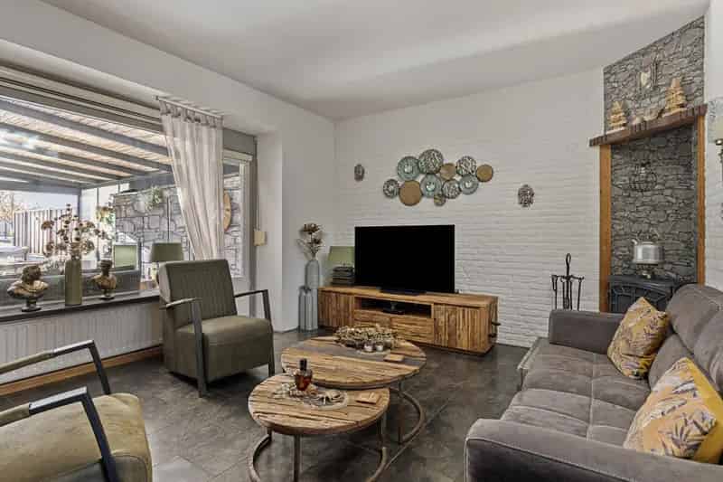 Luxe Benedenwoning met Uitbouw en Serre