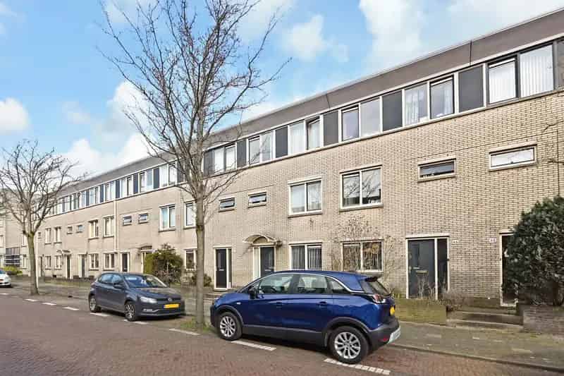 Ruime 6 kamer woning Moerwijk grote tuin