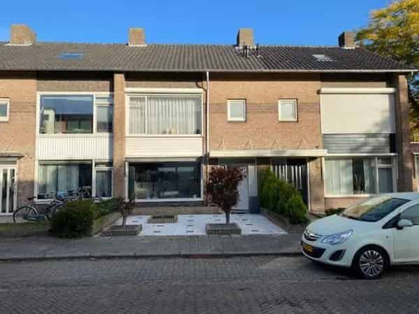 Gestoffeerde Tussenwoning Eindhoven Heydaalweg 120m2