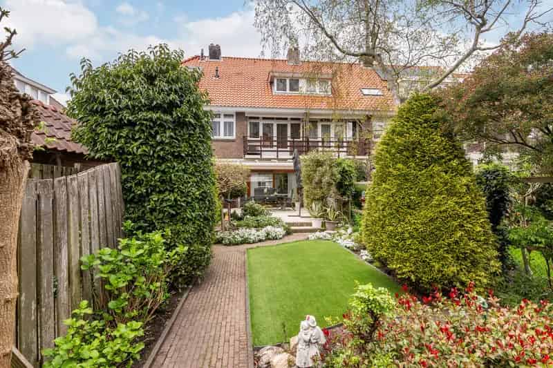 Huis te koop Vlaardingen Ambacht 5 6 kamer woning ruime tuin serre
