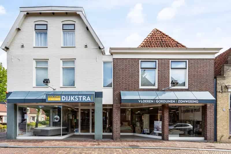 Belegging Franeker: Winkel en 3 Appartementen