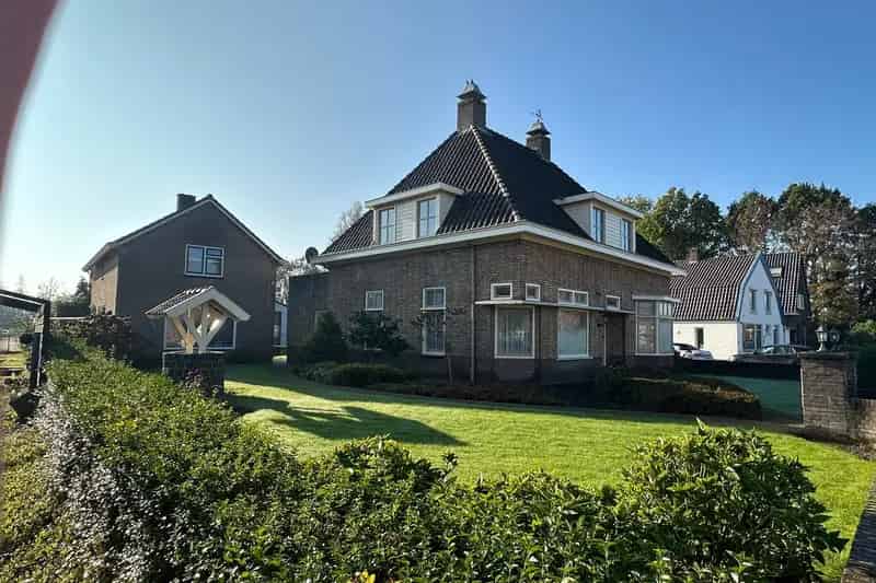 Bedrijfshal Hedel te Koop: Multifunctioneel Complex met 2 Woningen