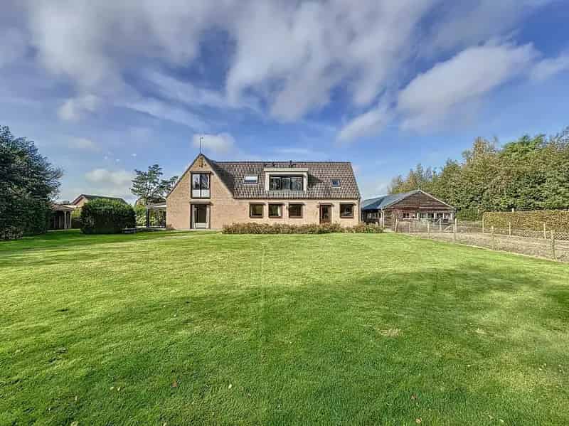 Vrijstaande woning Aardenburg 3773m² met 4 hectare weiland