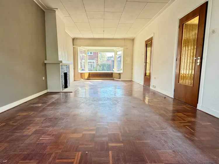 Charmante jaren 50 tweekapper Maasniel starters woning 3 slaapkamers