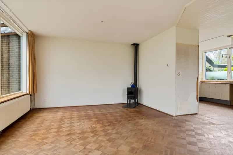 Ruime Hoekwoning met Grote Tuin nabij Bosrand