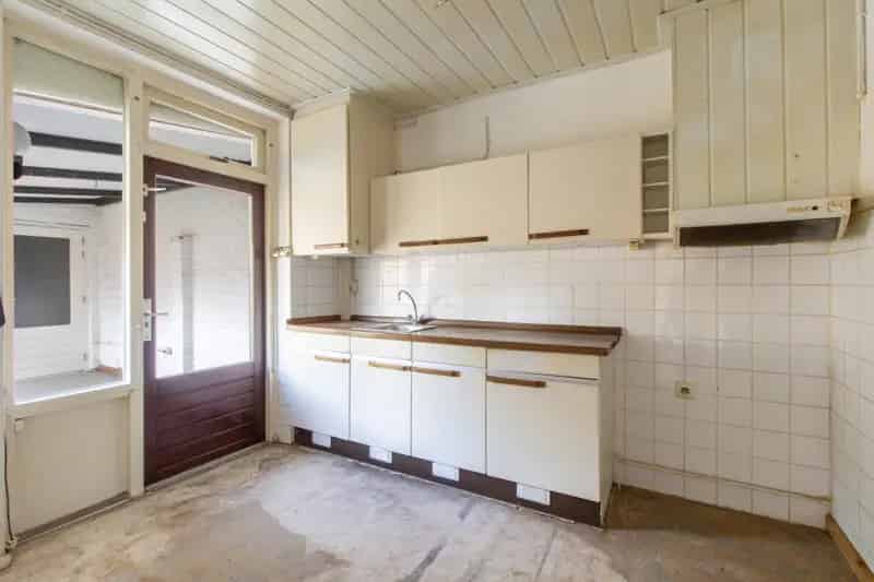 4 Slaapkamers Tussenwoning Tuinhuis Zonnepanelen Rolluiken