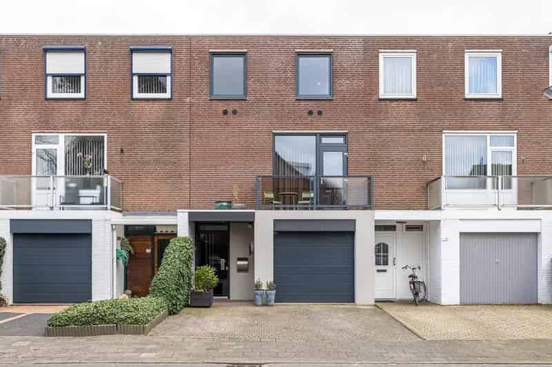 Splitlevelwoning Geleen: Instapklaar 3 slaapkamers 18 Zonnepanelen