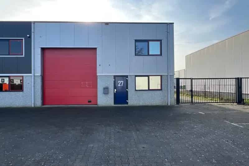 Bedrijfshal te Huur Emmen 225m2 Kantoor Showroom