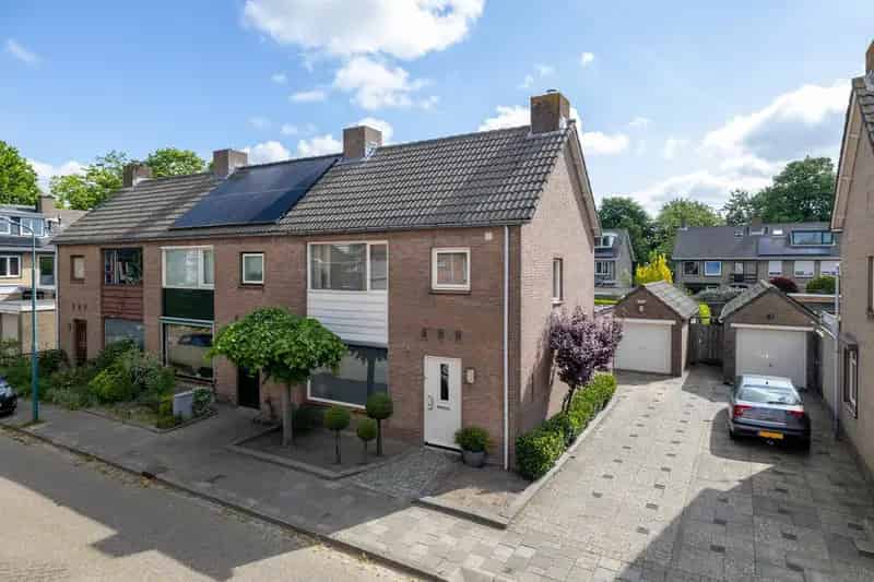 Hoekwoning Prinsenbeek 4 slaapkamers Garage Diepe tuin Modernisering