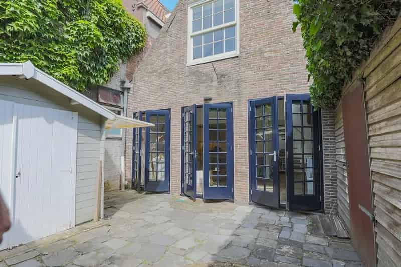Appartement te koop Hoorn Centrum: Stijlvol gerenoveerd 3-kamerappartement met stadstuin