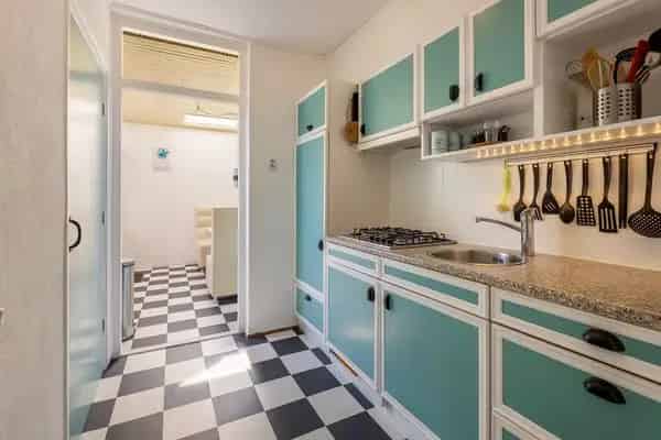 Hoekwoning 3 slaapkamers garage diepe tuin rustige straat