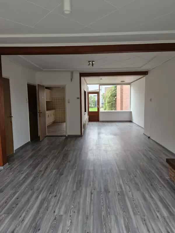 Tussenwoning met Ruime Garage 50m2 en 3 slaapkamers