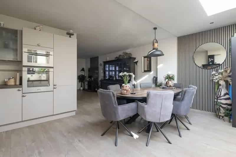 Moderne gezinswoning 5 kamers 130m2 uitbouw luxe keuken badkamer tuin