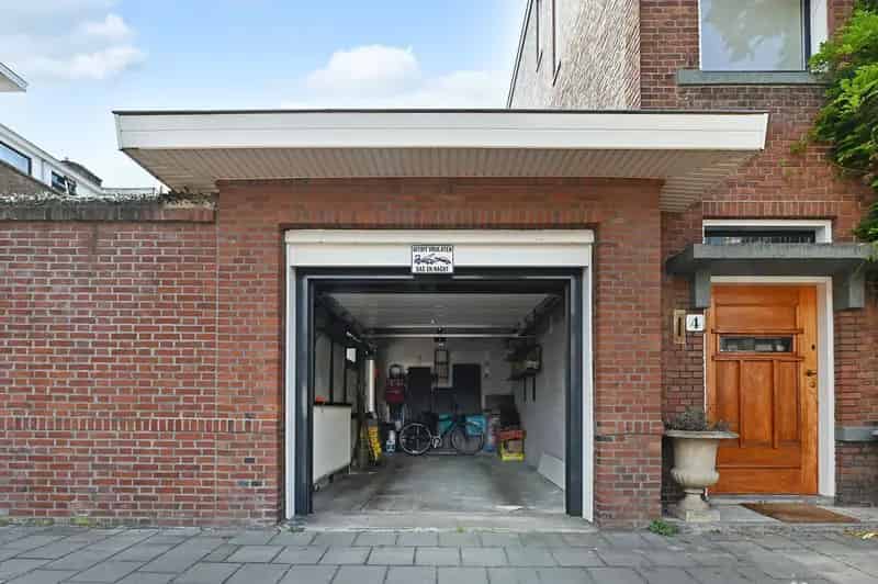 Herenhuis te koop Den Haag Bloemenbuurt 5 slaapkamers 2 badkamers garage