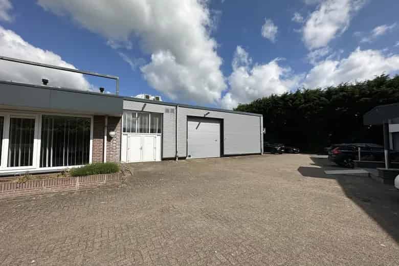 727 m2 Bedrijfsruimte te Huur Sleeuwijk
