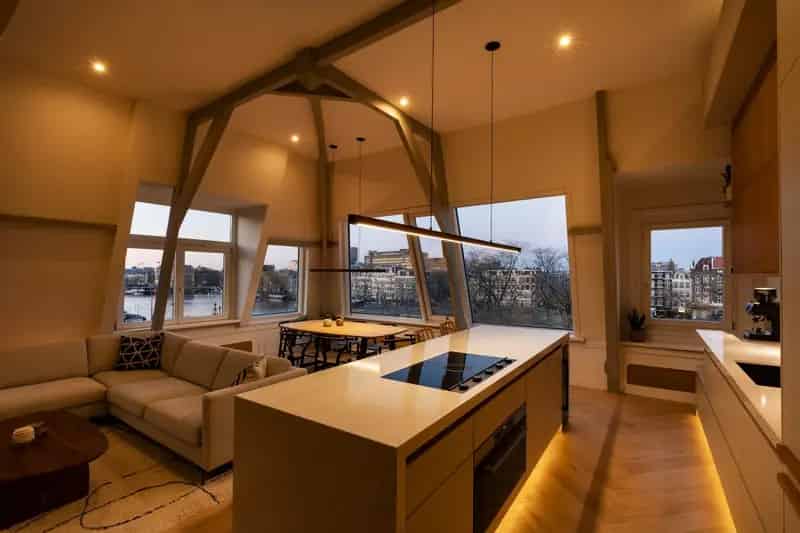 Luxe Penthouse Amstel 112m2  2 slaapkamers Gemeentelijk Monument