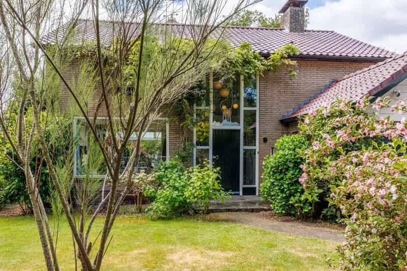 Huis te koop Leersum: Ruime woning met tuin en garage