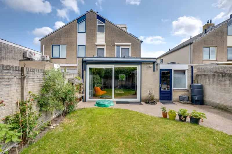 2-onder-1-kapwoning te koop: 4 slaapkamers, zonnige tuin, garage