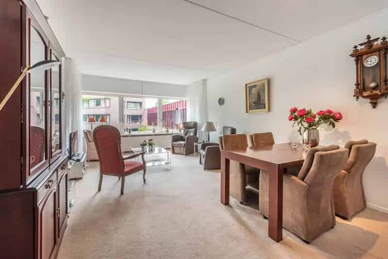 Appartement te koop Heemstede  Ruim 2-kamer appartement met service
