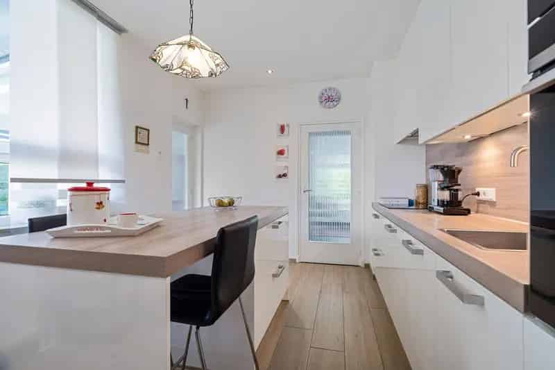 Vrijstaande Bungalow te Nuth 3 slaapkamers nieuwe keuken badkamer