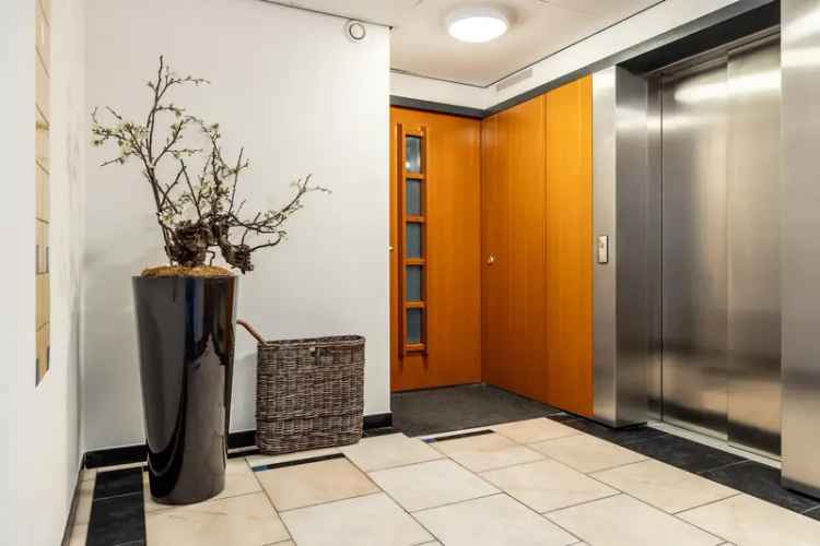 Luxe Penthouse Breda - Gerenoveerd - Dakterras 60m2 - 2 Parkeren